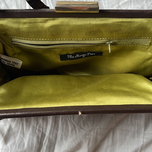 Gorgeous The mango tree made in India clutch purse with green satin inside - Picture 3 of 4